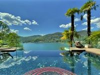 CONTEMPORARY BEAUTY OVERLOOKING THE LAKE