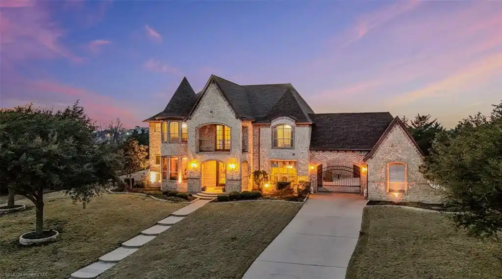 Exquisite Estate in Gated Kingsbridge in Rockwall