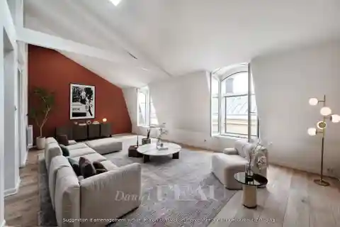 Elegant Triplex with Parking in Quiet Residence