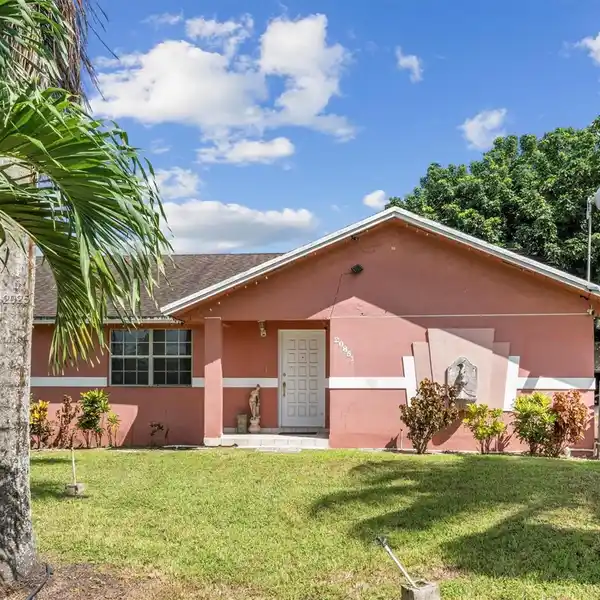 UNIQUE PROPERTY IN THE DESIRABLE REDLANDS AREA