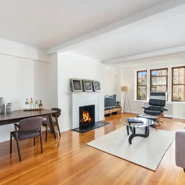 CLASSIC PRE-WAR ONE BEDROOM APARTMENT 