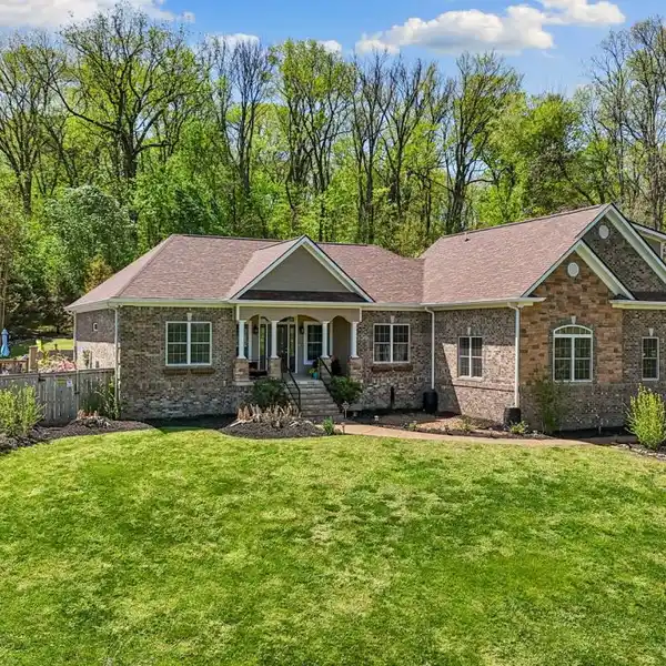 BREATHTAKING 1.76-ACRE ESTATE