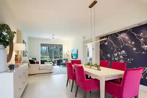 Completely Renovated Chic Coach Home