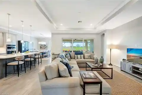 Well-designed Southwest Facing Home