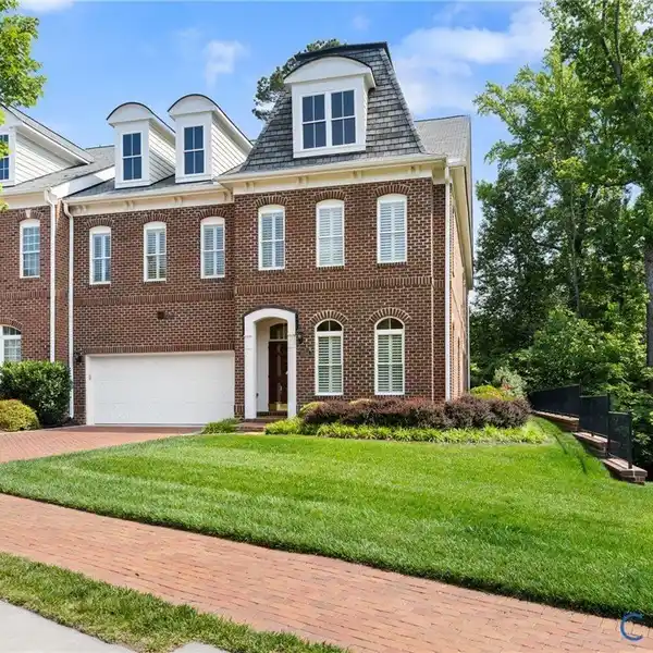 EXQUISITE FARRINGTON MODEL TOWNHOME