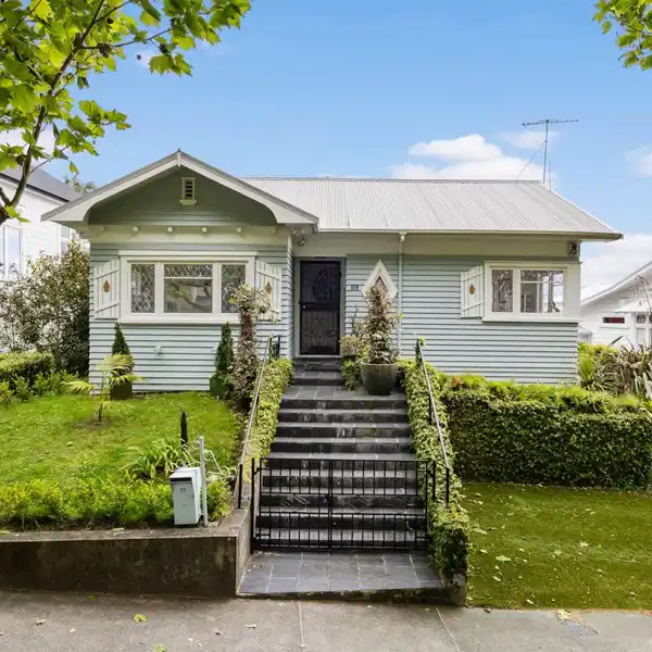 CLASSIC BUNGALOW SITUATED IN A PRIME POSITION