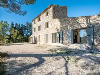 Renovated Provencal Farmhouse Blending Charm and Modernity