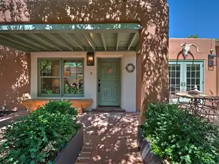 Entirely Remodeled Freestanding Downtown Condo