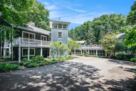 Exceptional Lakefront Paradise