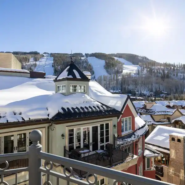 EXQUISITE SIXTH-FLOOR RESIDENCE AT THE ARRABELLE