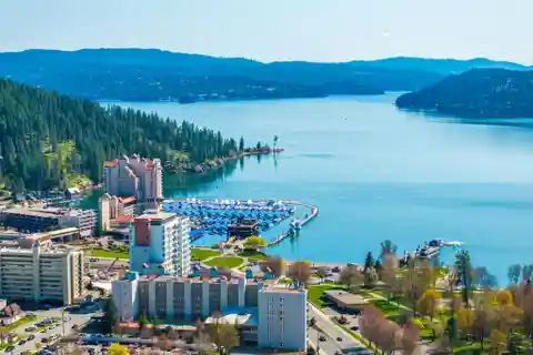 Beautiful Penthouse with Stunning Lake Views