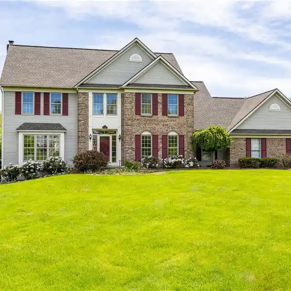 IMPECCABLE HOME FULL OF IMPROVEMENTS