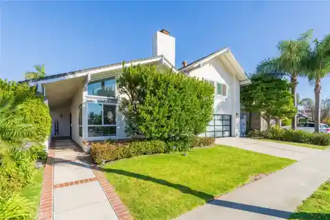 Beautifully Updated Home in Humboldt Island