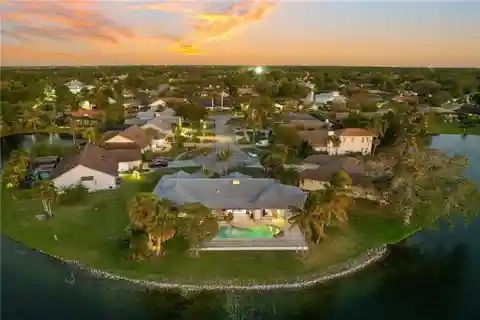 Remodeled Pinewoods Home with Expansive Lake Views