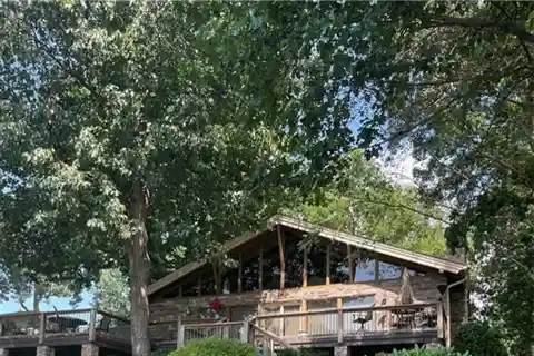 Classic Lake House Located on Beautiful Lake Hickory