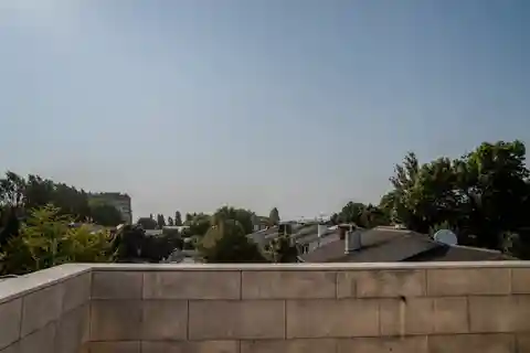 Spacious Six Bedroom Residence