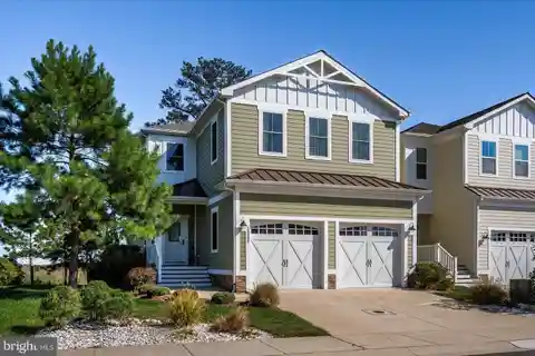 Bayfront Luxury Living with Stunning Water Views