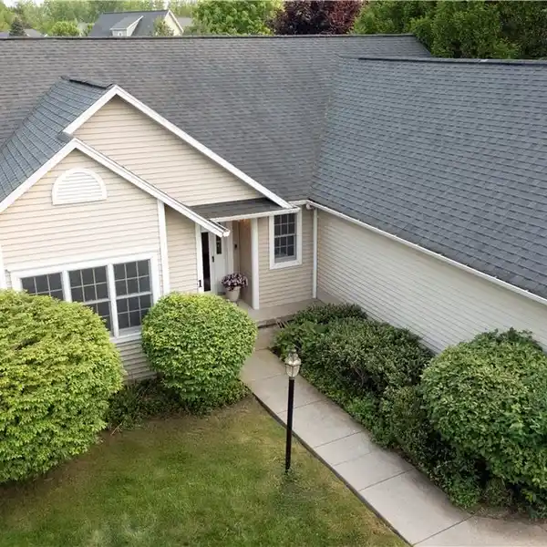 SINGLE-LEVEL HOME IN SOUGHT-AFTER WHITEGATE