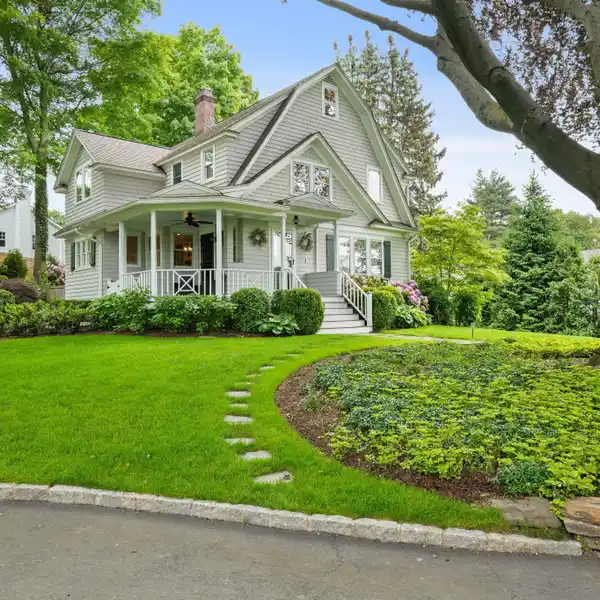 CHARMING COLONIAL FARMHOUSE ON PRIVATE HALF ACRE