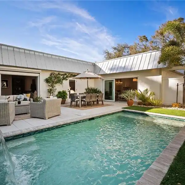 EXQUISITELY REMASTERED HOME IN SEAGATE VILLAS