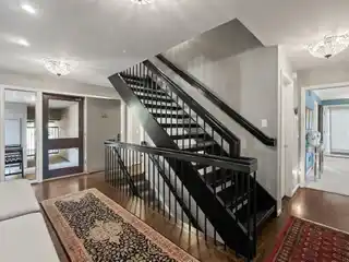 Luxury Detached Condo in Prestigious Area