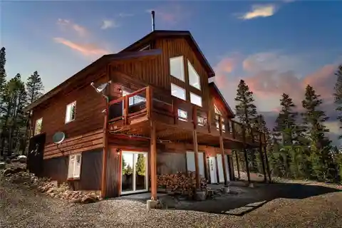 Uniquely Incredible Newer Mountain Home