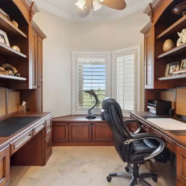 HIGHLY SOUGHT-AFTER 7TH FLOOR LUXURY OCEANFRONT PENTHOUSE