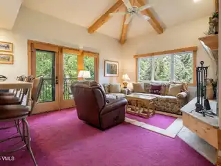 Quiet Top-Floor End Unit