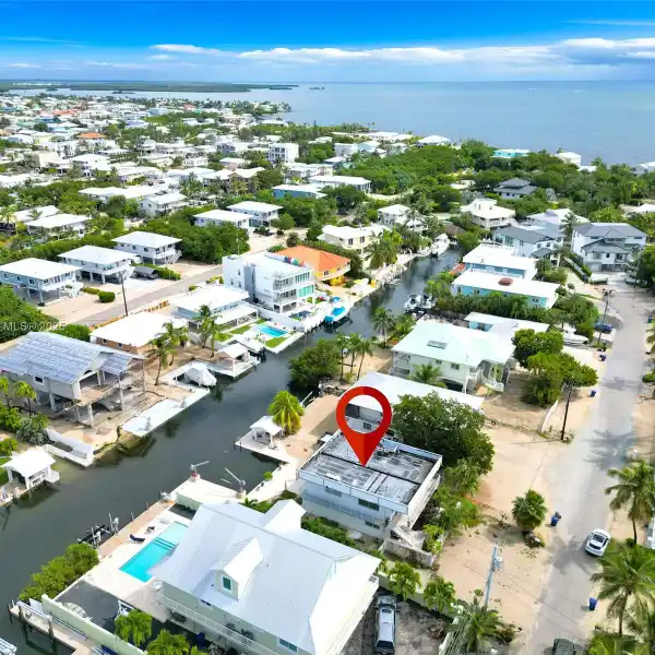 BEAUTIFUL HOME ON A WIDE CANAL