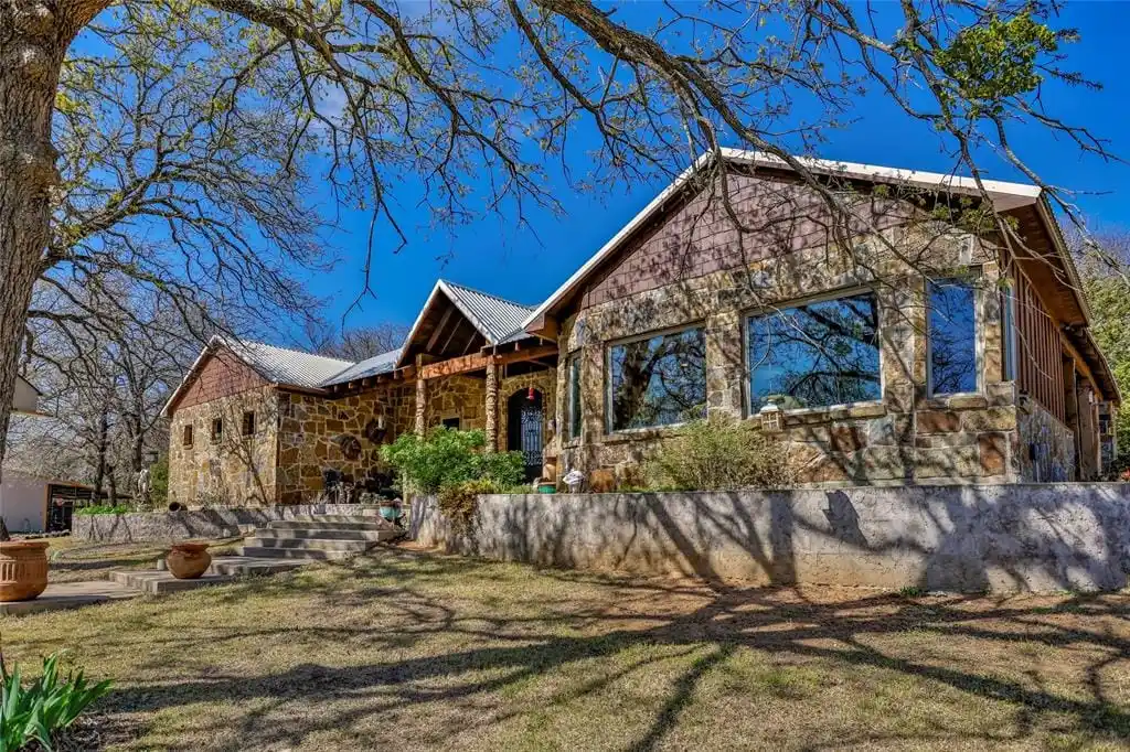 Custom-built Home in a Park-like Setting