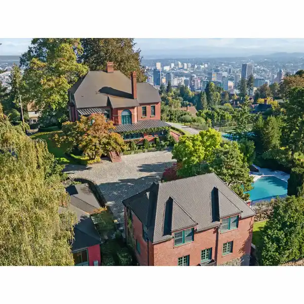 THE ICONIC MARKLE-PITTOCK ESTATE