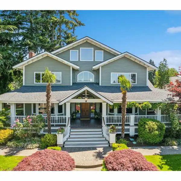 IMPRESSIVE AND INVITING HOME