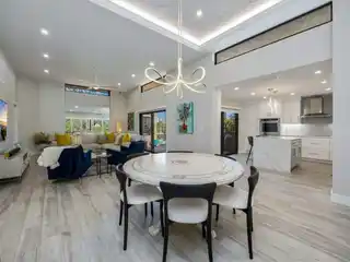 Exquisite Villa in Vibrant Pelican Bay