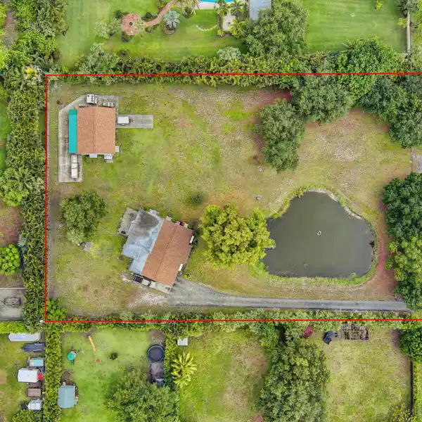 1.6 ACRES OF COUNTRY LIVING IN THE HEART OF PALM BEACH GARDENS