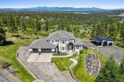 Serene Grouse Mountain Estate with Stunning Views