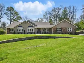 Fully Renovated Ranch in Town and Country