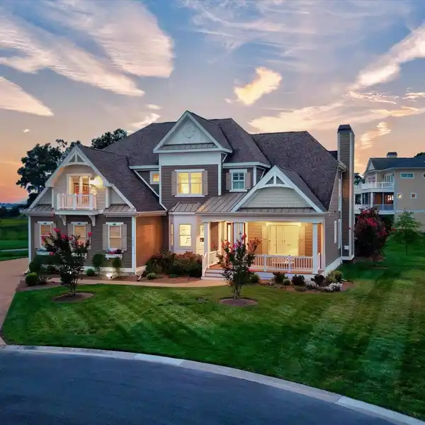 ELEVATED COASTAL SANCTUARY IN THE PENINSULA