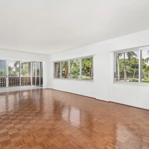 LARGE ONE BEDROOM CO-OP AT PARK PLACE