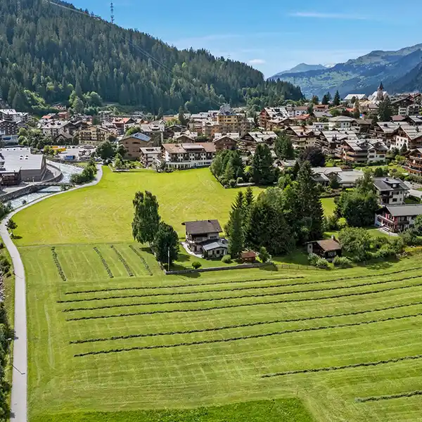 KLOSTERS: HOLIDAY HOME IN A UNIQUE SPOT IN AN ALPINE SETTING