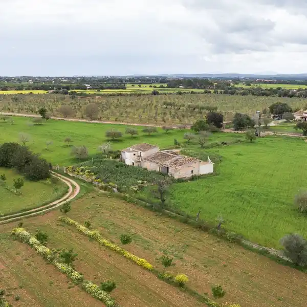 UNIQUE PROPERTY READY FOR DREAM HOME