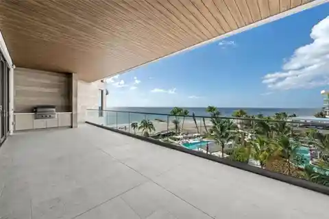 Exceptional Residence in the Armand Building