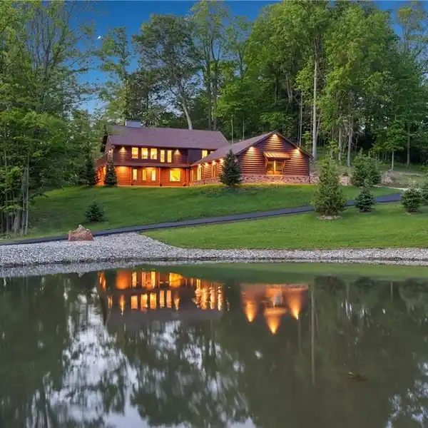 ONE-OF-A-KIND LUXURY RETREAT