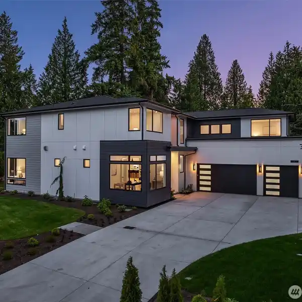 BEAUTIFULLY CRAFTED NEW BUILD