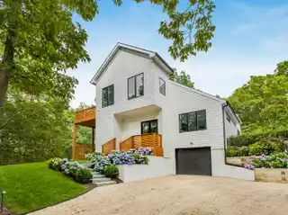 The Treehouse - Completely Renovated Sag Harbor Five Bedroom Rental