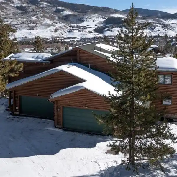 WONDERFUL HOME NESTLED IN THE PINES