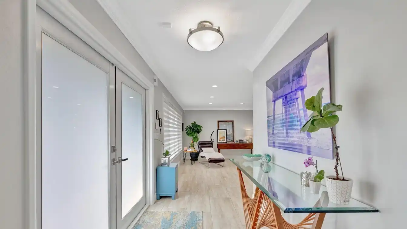 Move-in-ready Gem in Coral Ridge Country Club Estates