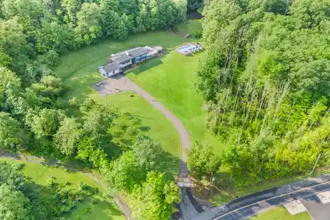 Expansive Private Retreat with Endless Outdoor Adventure