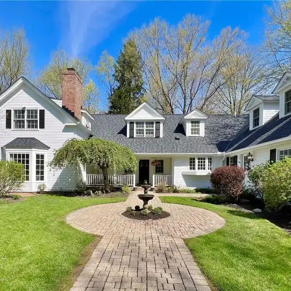 CLASSIC BEAUTY ON NEARLY THREE ACRES