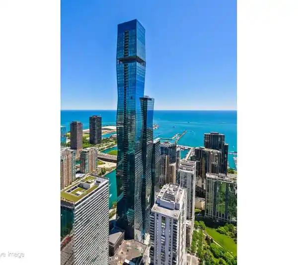 STUNNING CONDO WITH LAKE AND CITY VIEWS