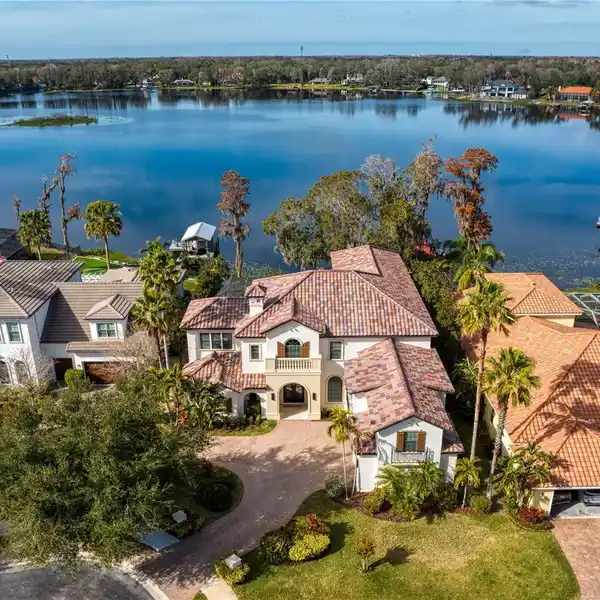 RARE LAKEFRONT HOME IN HAVEN BEND